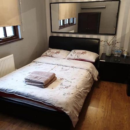 Master Room Near Heathrow Londra Exterior foto